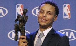 Nejužitečnějším hráčem letošního ročníku NBA je Stephen Curry