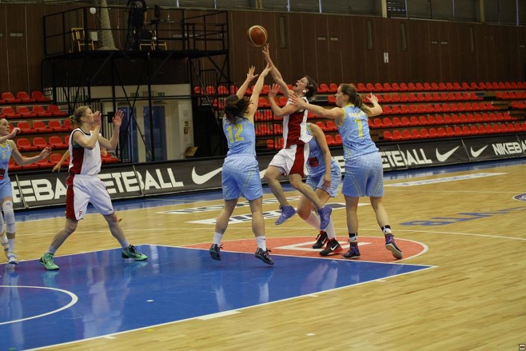 Bortelova_Hanusova_Vyoralova_Nymburk_USK_souboj_zdroj_zeny_basket-nymburk_cz