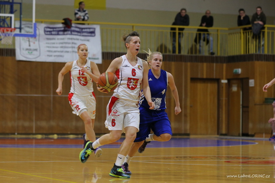 Hradecke_Lvice_Katerina_Zavazalova_Karolina_Maleckova_zdroj_Lubos_Lorinc_hradeckelvice_cz