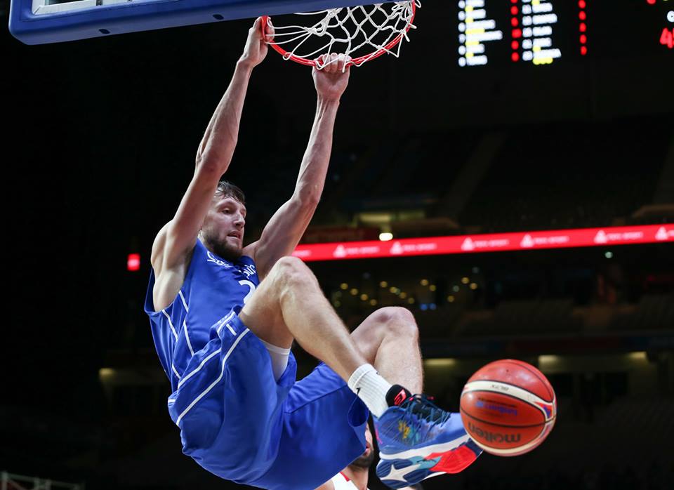 Jan Vesely smecuje
