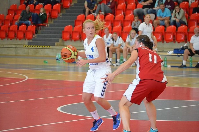 Karolina_Maleckova_Karlovy_Vary_vs_Veronika_Bortelova_zdroj_FB_BK_Lokomotiva_Karlovy_Vary
