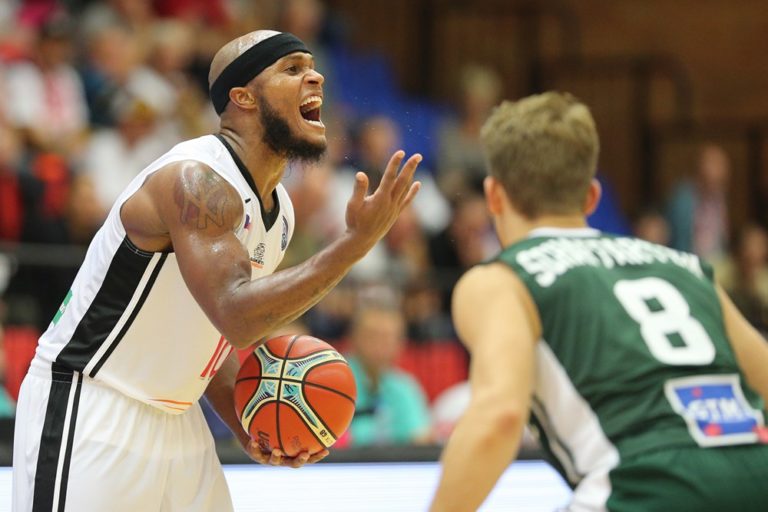 LAWRENCE proti Nanterre