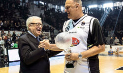 Brazilec Oscar Schmidt vstoupil mezi legendy italského basketbalu