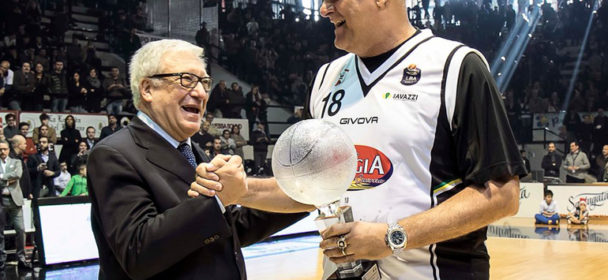 Brazilec Oscar Schmidt vstoupil mezi legendy italského basketbalu