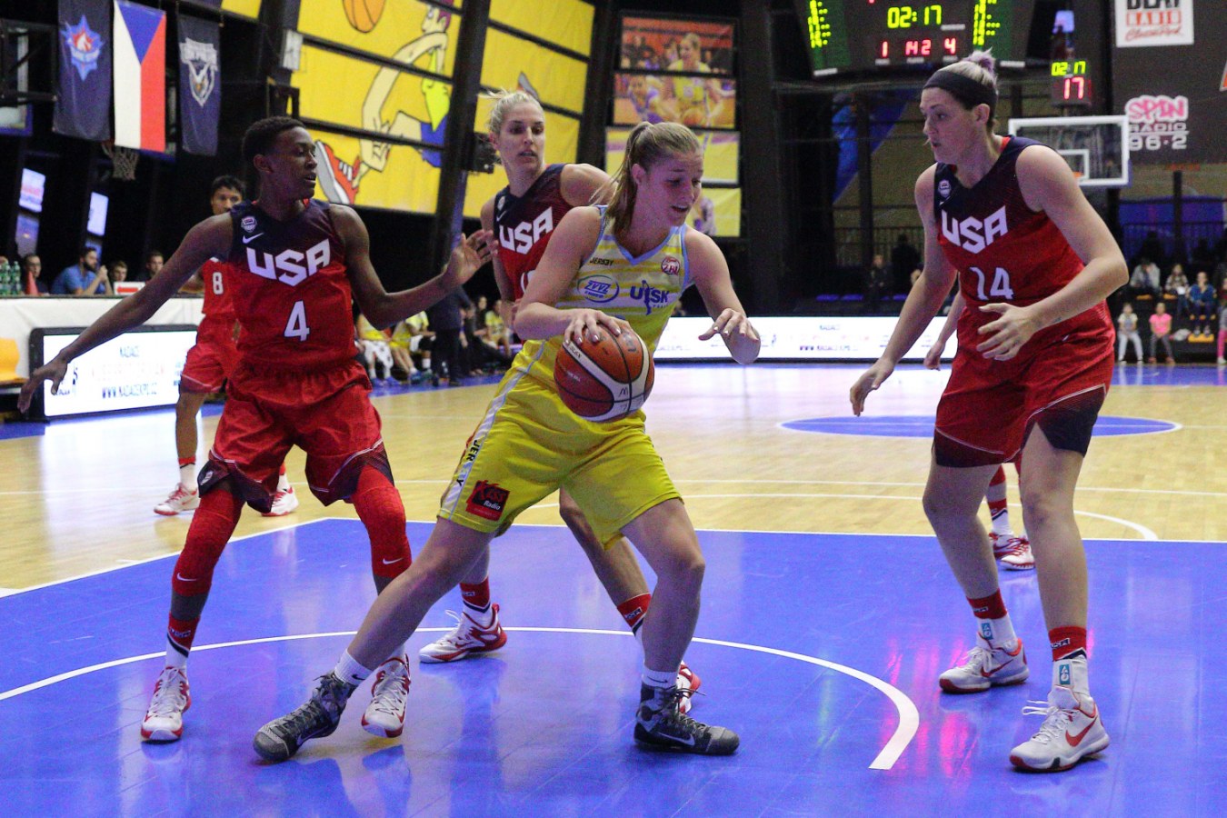 USK_Praha_zeny_Karolina_Elhotova_zdroj_Ludek_Sipla_uskbasket_cz