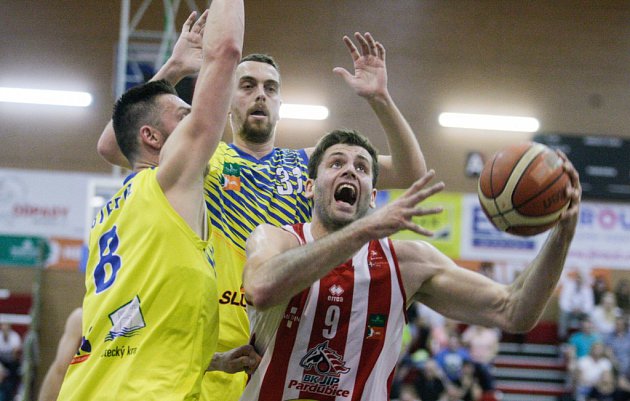 basket-pardubice-2ctvrtfinal_denik-630