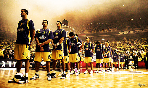 hraci_Maccabi_pred_ligovym_utkanim_ZDROJ_FLICKR_COM