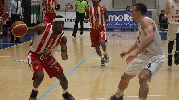 sport-basketbal-nbl-nadstavba-decin-pardubice-41-d1904101f7yi42_denik-630-16x9